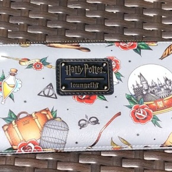 Harry Potter Loungefly Fullsized Wallet - Picture 2 of 5